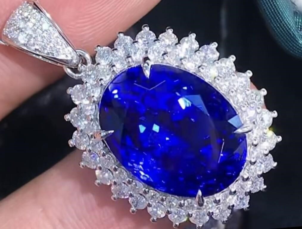 12.7ct Natural Tanzanite 18Kt Gold Pendant (1 of 3)