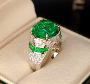 6.8ct Natural Emerald 18Kt Gold Ring