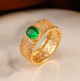 18Kt Gold Natural Emerald Ring