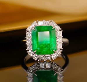 5ct Natural Emerald 18Kt Gold Ring