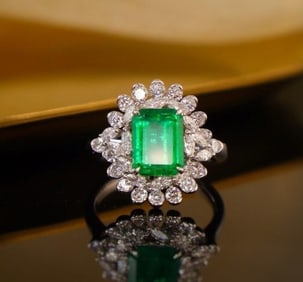 2ct Zambian Emerald 18Kt Gold Ring