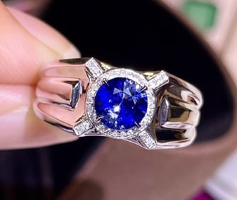 1.2ct Royal Blue Sapphire 18Kt Gold Ring