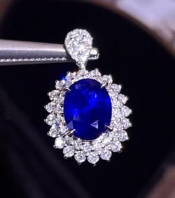 2.2ct Royal Blue Sapphire 18Kt Gold Pendant