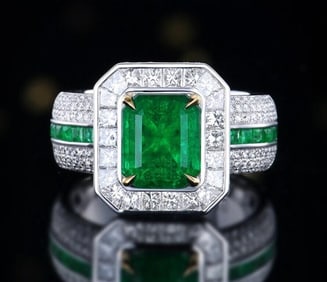 2.9ct Zambian Emerald 18Kt Gold Ring