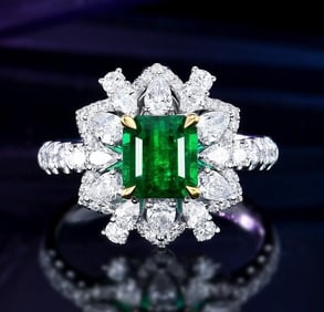 1.5ct Zambian Emerald 18Kt Gold Ring
