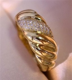 18K Gold Natural Diamond Ring