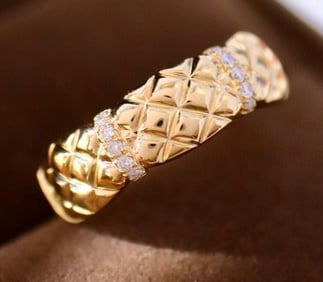 18K Gold Natural Diamond Ring