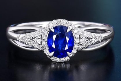 0.8ct Sri Lankan Sapphire 18Kt Gold Ring