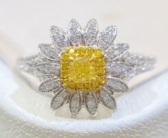 18Kt Gold Natural Yellow Diamond Ring