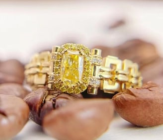 18Kt Gold Natural Yellow Diamond Ring