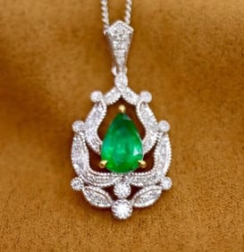 1.35ct Natural Emerald 18Kt Gold Pendant