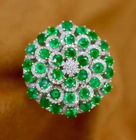 5.6cts Natural Emerald 18Kt Gold Ring