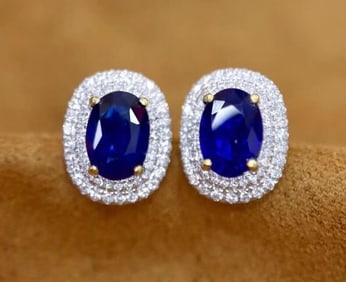 3.16cts Royal Blue Sapphire 18Kt Gold Earrings