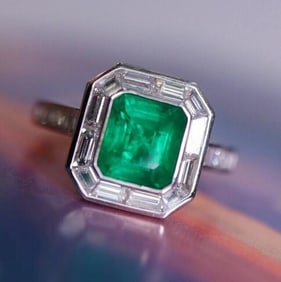 1.3ct Natural Emerald 18Kt Gold Ring
