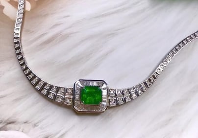 2.7ct Zambian Emerald 18Kt Gold Necklace