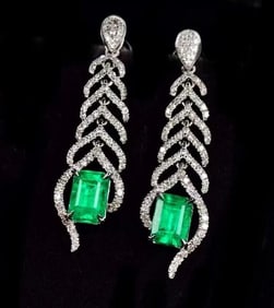 1.4cts Natural Emerald 18Kt Gold Earrings