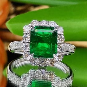 2.4ct Natural Emerald 18Kt Gold Ring