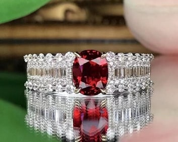 1.5ct Pigeon Blood Ruby 18Kt Gold Ring