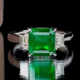 2.4ct Zambian Emerald 18Kt Gold Ring