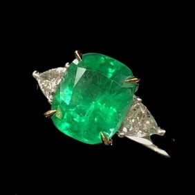 2.8ct Natural Emerald 18Kt Gold Ring