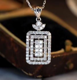 Natural Diamond 18Kt Gold Pendant