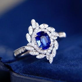 1.05ct Sri Lankan Sapphire 18Kt Gold Ring