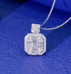 Natural Diamond 18Kt Gold Pendant