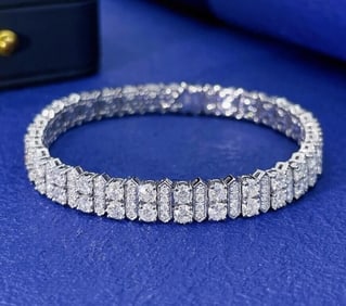 8.9cts Natural Diamond 18Kt Gold Bracelet