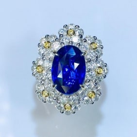 4ct Royal Blue Sapphire 18Kt Gold Ring