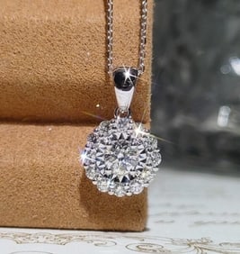 Natural Diamond 18Kt Gold Pendant