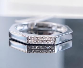 18Kt Gold Natural Diamond Ring