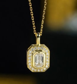 Natural Diamond 18Kt Gold Pendant
