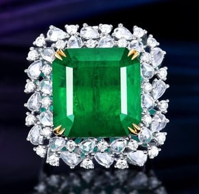 17ct Natural Emerald 18Kt Gold Ring