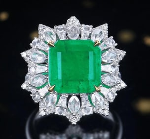 7.6ct Colombian Emerald 18Kt Gold Ring
