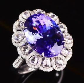 11.2ct Natural Tanzanite 18Kt Gold Ring
