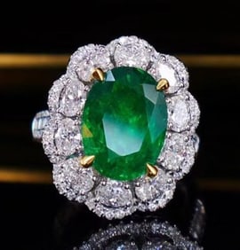 5.7ct Natural Emerald 18Kt Gold Ring