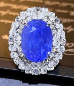 9ct Cornflower Blue Sapphire 18K Gold Ring