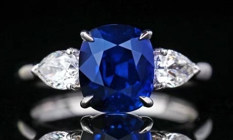 3.3ct Royal Blue Sapphire 18K Gold Ring