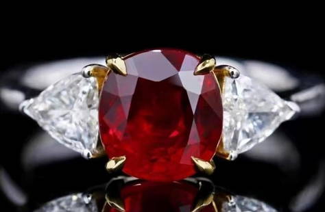 3ct Pigeon Blood Ruby 18K Gold Ring: Main stone: 3ct natural pigeon blood ruby, 18K gold inlaid accessory stone: natural South African high quality diamonds. Gems are clean and bright, full color, simple and versatile style, looking extr