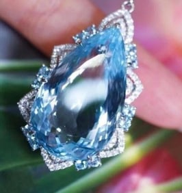 19ct Santa Maria Aquamarine 18K Gold Pendant