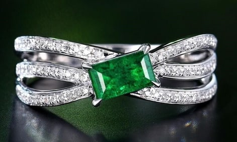 Natural Emerald 18K Gold Ring