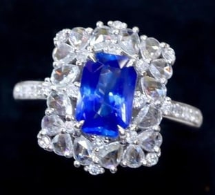 1.6ct Cornflower Blue Sapphire 18K Gold Ring