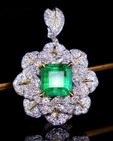 2.6ct Natural Emerald 18K Gold Pendant