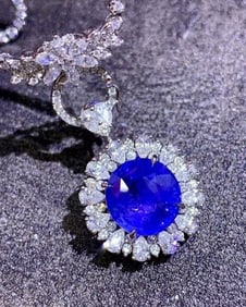 8.3ct Sri Lankan Sapphire 18K Gold Pendant