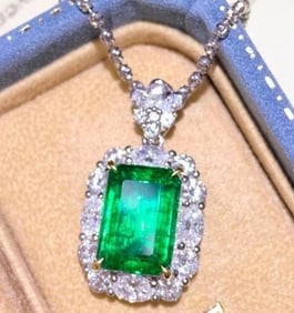 4.3ct Natural Colombian Emerald Pendant 18K Gold