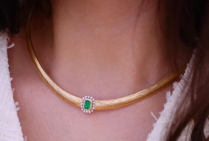 0.8ct Natural Emerald Pendant 18K Gold