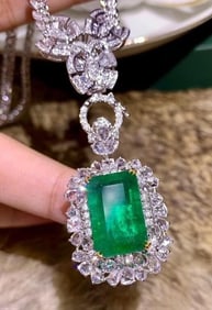 13.4ct Natural Emerald Pendant 18K Gold
