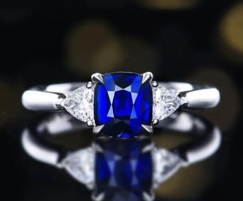 1.6ct Royal Blue Sapphire 18K Gold Ring