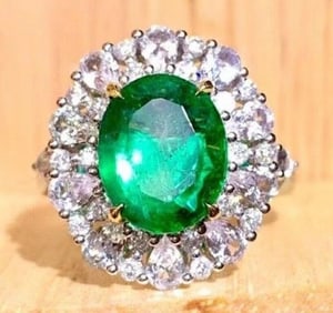 2.7ct Natural Emerald Pendant 18K Gold