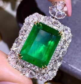 8.5ct Natural Emerald Pendant 18K Gold